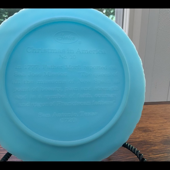 Fenton Glass Co. Christmas In America No. 10 - Picture 4 of 5